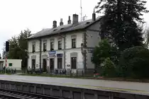 Aufnahmsgebäude des Bahnhof Slatinany am 05.Oktober 2019.