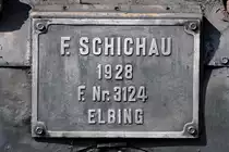 Typenschild an der Dampflokomotive 24 009. (Gelsenkirchen, September 2019)