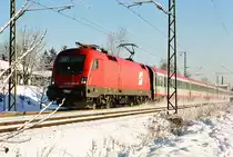 Am 20. Dezember 2004 befördert Lok 1116 006 einen IC der ÖBB bei Perach (Freilassing) in Richtung Rosenheim.