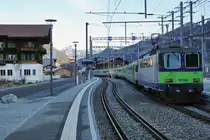 Bern-Lötschberg-Simplon-Bahn/BLS.
Das Simmental, die letzte Bastion der BLS Re 420.
Die wenigen noch betriebstüchtigen ehemaligen SBB Re 4/4 II der BLS Flotte gelangen zur Zeit nur noch planmässig für die Führung der RE Interlaken Ost - Zweisimmen zum Einsatz.
Die noch bestehenden Lokzüge vom RegioExpress Bern - Neuchâtel - La Chaux-de-Fonds sowie von den im Simmental verkehrenden RE wurden gedreht wegen dem Umzug vom Depot Aebimatt nach Spiez, wo neu die Arbeiten für den Unterhalt ausgeführt werden.
RE Ausfahrt Zweisimmen mit der Re 420 501 vom 8. Januar 2020.
Foto: Walter Ruetsch  