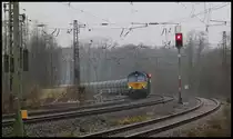 Class 66 29005 von Mma mit dem Namen Ted Gaffney erreicht hier mit ihrem Kohlependel am 8.1.2020 um 11.47 Uhr auf der Rollbahn den Bahnhof Hasbergen.