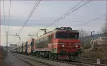 SŽ 363-029 zieht Erzzug durch Maribor-Tabor Richtung Norden. /19.12.2019
