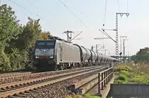 Am Nachmittag des 12.09.2018 fuhr MRCE/SBBCI ES 64 F4-109 (189 109-2) einen leeren Kesselzug aus Glattbrugg, bestehend aus 40! Kesselwaggons, bei Müllheim (Baden) durchs Markgräflerland in Richtung Freiburg (Breisgau).