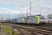 Doppeltraktion, mit den Loks 486 510-1 und 186 251-5 durchfährt den badischen Bahnhof. Die Aufnahme stammt vom 08.01.2020.