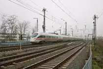 DB Fernverkehr ICE-T 411 xxx am 06.01.20 in Frankfurt am Main von einen Gehweg aus fotografiert 