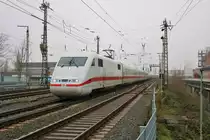 DB Fernverkehr ICE1 401 xxx am 06.01.20 in Frankfurt am Main von einen Gehweg aus fotografiert 