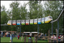 Am 17.5.2007 gab es im Magdeburger Elbauenpark noch die Einschienenbahn aus der Zeit der Bundesgartenschau. Kurze Zeit nach meiner Aufnahme las ich von ihrer Demontage!