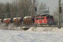 29. Dezember 2010, Eine Lok der BR 151 befördert bei -10°C bei Redwitz einen Güterzug aus Saalfeld in Richtung Lichtenfels. Eine weitere 151 schiebt nach. Beide Nummern waren nicht zu erkennen.