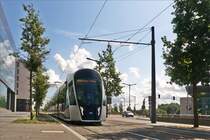 Zwischen den Haltestellen Philharmonie/MUDAM und Europaparlament/Parlement Europ�en in der Avenue John F. Kennedy in Luxembourg-Kirchberg kann der CAF Urbos von LUXTRAM S.A. wundersch�n in Szene gesetzt werden. 02.08.2019 (Jeanny) 