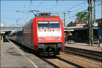 101 083 durchf�hrt am 25.06.07, mit dem EuroCity 63 nach Budapest K.p, den Bahnhof Rosenheim nach Wien West.