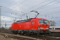 Siemens Vectron der DB 193 323-3 durchfährt solo den badischen Bahnhof. Die Aufnahme stammt vom 08.01.2020.