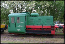 Diese Kleinlok der Magdeburger Eisenbahnfreunde e. V. diente einst dem VEB Fleischkombinat Magdeburg als Rangierlok Nr. 2. Am 17.5.2007 fand ich sie im Bestand der Magdeburger Eisenbahn Freunde im Hafen in Magdeburg.