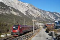 1116 242 mit dem RJX 867 (Bregenz - Flughafen Wien) bei Roppen, 02.01.2020.