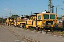 Am Nachmittag des 19.09.2018 stand diese Stopfmaschiene (09-32 CSM/GSM 833) von DB Bahnbau Gruppe abgestellt am Eilgutparkplatz des Badischen Bahnhof von Basel und wartete dort auf ihren nächsten Einsatz.