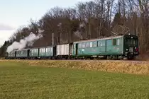 VEREIN HISTORISCHE EISENBAHN EMMENTAL/VHE.
Fonduefahrt Huttwil-Balsthal vom 18. Januar 2020
mit Dampflok Ed 3/4 2 und BDe 2/4 240 an beiden Enden.
Mitgeführt wurden: ABDi 722, Bi 538, Bi 527, K2.
Bei Burgdorf.
Foto: Walter Ruetsch