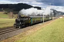 VEREIN HISTORISCHE EISENBAHN EMMENTAL/VHE.
Fonduefahrt Huttwil-Balsthal vom 18. Januar 2020
mit Dampflok Ed 3/4 2 und BDe 2/4 240 an beiden Enden.
Mitgeführt wurden: ABDi 722, Bi 538, Bi 527, K2.
Oberhalb Riedtwil.
Foto: Walter Ruetsch