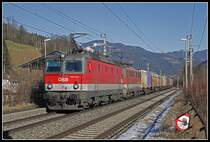 1144 214 + 1142... mit Güterzug in Hönigsberg am 10.01.2020.