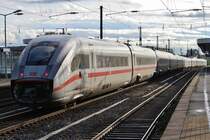 412 022 (5812 022-2) passiert am 21.10.2019 als ICE1214 von München Hauptbahnhof nach Dortmund Hauptbahnhof den Bahnhof Köln Messe/Deutz.