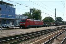 Die N�rnberger 152 046 durchf�hrt am 25.06.07 um 10.07 Uhr mit einem leeren Autozug von Salzburg komment den Bahnhof Rosenheim Richtung M�nchen.