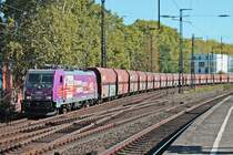 Mit einem leeren Falns-Zug nach Rotterdam, fuhr am Nachmittag des 27.09.2018 die AKIEM/HSL 186 383  European Logistics Together  aus Richtung Gremberg kommend, durch den Bahnhof von Köln Süd.