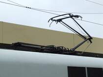 Zwei Stromabnehmer (f�r Schweiz und Deutschland) auf einem ICE 1. (Basel Bad.Bhf 03.07.2007)