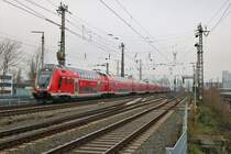 DB Regio Bombardier Twindexx 446 042 und 446 xxx am 06.01.20 in Frankfurt am Main von einen Gehweg aus fotografiert