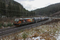 HSL 187 538 mit Kesselwagenzug vom Flughafen München nach Großkorbetha am 19.01.2020