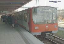 U-Bahn-Zug 547 am 07.02.2004 in der Station Messgel�nde.