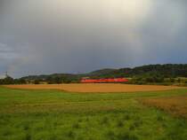 Eine 152er + 140er + 152er fuhren am 10.07.07 als �berf�hrungsfahrt Richtung Stuttgart - hier in Hofen(b Aalen) aufgenommen. Man sieht leicht im Hintergrund den Regenbogen und einen VT 650...