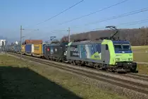 Bern-Lötschberg-Simplon-Bahn/BLS.
Die Loktypen der BLS.
Re 485 006 als Doppeltraktion vor schwarzer Vectron bei Bettenhausen am 21. Januar 2020.
Foto: Walter Ruetsch