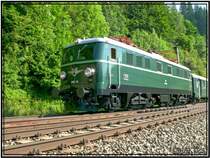 E-Lok 1010.10 mit Sonderzug 16143 von Wien nach Triest durchf�hrt den Galgenbergtunnel bei St.Michael i.Stmk. 26.05.2007