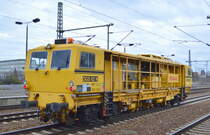 Von Plasser & Theurer, ein Dynamischer Gleisstabilisator der Fa. STRABAG (99 80 9426 001-0 D-BRS) am 29.01.20 Durchfahrt Bf. Flughafen Berlin Schönefeld. Viele Grüße ans Bordpersonal !!!!