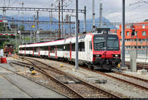 RBDe 560 209-9  Domino  SBB (DO 94 85 7 560 209-9 CH-SBB) ist im Bahnhof Bellinzona (CH) abgestellt.
Im Hintergrund ist Ee 3/3 16406 SBB zu erkennen.
Aufgenommen von einer Straße (Via Pedemonte). Leider nicht anders umsetzbar gewesen.
[20.9.2019 | 10:46 Uhr]