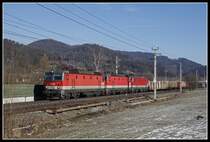 1144 111 + 1144 214 + 1144 083 mit Güterzug bei Kindberg am 22.01.2020.