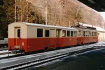 WALDENBURGER BAHN/WB.
Erinnerung an das alte Waldenburgerli.
Der an Werktagen verkehrende Personenzug bestehend aus dem BDe 4/4 1 und dem BD 4 11 in Waldenburg im Januar 1986 kurz vor der Abfahrt nach Liestal. Der BD 4 11 gehörte zu den Exoten von den Personenwagen.
Foto: Walter Ruetsch 