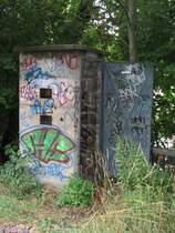 Ebenfalls in der N�he des km 3,8 der CWd,steht dieses Betonfertiteil-Streckentelefonh�usschen, 09.07.07
