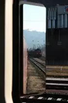  Der Blick zurück ...
aus der 2016 092 auf die 1063 022 mit dem SNG91961 von Graz Vbf nach Frohnleiten bei der Durchfahrt in Peggau-Deutschfeistritz am 8.2.2020.