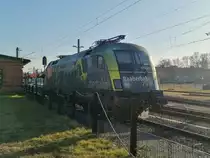 Graz. Die GySEV 470 504 wartete am 08.02.2020
vorgespannt am Mercedeszug, dass sie am nächsten
Morgen ihre Fahrt nach Bremerhaven Kaiserhafen antreten
kann.
