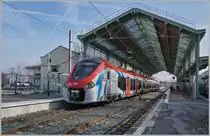 Der SNCF Coradia Polyvalent régional tricourant Z 31 527 M verlässt als SL1 Evian les Bains (ab 11:21) mit dem Ziel Coppet (an 1256). 

8. Feb. 2020