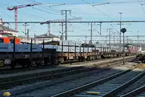 Bern-Lötschberg-Simplon-Bahn/BLS.
Am 6. Februar 2020 brachten die BLS Re 425 183 und Re 425 195 eine Sonderleistung nach Singen.
Fotostandorte von der Strasse her öffentlich zugänglich. Bildausschnitt Fotoshop.
Foto: Walter Ruetsch