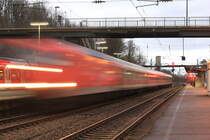 Anfahrender RE 90 Stuttgart-Nürnberg gezogen von 145 091 am 31.01.2020 in Backnang. 