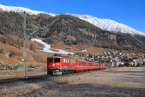 Ge 6/6 II 703 mit einem RE am 26.12.2016 bei Samedan.