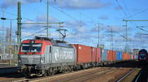 PKP CARGO S.A., Warszawa [PL] mit  EU46-507  [NVR-Nummer: 91 51 5370 019-9 PL-PKPC] und Containerzug am 05.02.20 Bf. Flughafen Berlin Schönefeld.