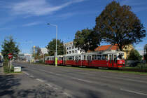 Am 11.9.2019 war ein E1-c4-Zug der Wiener Linien, bestehend aus E1 4863 und c4 1335, auf dem Weg von Floridsdorf nach Aspern. Hier befindet sich der Zug der Linie 25 auf der Wagramer Straße in Kagran.
