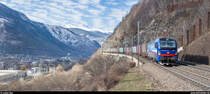 Aufgrund eines Wassereinbruchs im Lötschberg-Basistunnel mit folgender Teilsperre verkehren zurzeit vermehrt Züge via Bergstrecke.<br>
Die erst wenige Wochen alte 193 519 im Einsatz als Schiebelok am 15. Februar 2020 an der Lötschberg-Südrampe kurz nach Brig.