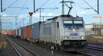 METRANS Rail s.r.o., Praha [CZ]  386 018-6  [NVR-Nummer: 91 54 7386 018-6 CZ-MT] mit Containerzug am 19.02.20 Durchfahrt Bhf. Golm (Potsdam).
