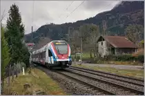 Von St-Pierre-en-Faucigny nach St-Laurent - oder von Semaphor zu Semaphor. Überraschend freundlich empfangen wurde ich auf dem für Publikumsverkehr geschlossenen Bahnhof Saint Laurent, als ich schüchtern fragte, ob ich auf dem noch vorhanden (und zugänglichen) Bahnstieg ein Foto machen dürfe. 

Und so entstand dies Bild des in Saint-Laurent eintreffenden SBB RABe 522 232 der als SL2 23416 von Coppet (ab 8:19) nach Annecy (an 10:16) unterwegs ist und sich beim Ausfahrsignal der Gegenrichtung zeigt. 

21. Februar 2020