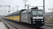 RTB CARGO GmbH, Düren [D] mit  185 572-5  [NVR-Nummer: 91 80 6185 572-5 D-DISPO] und einem PKW-Transportzug am 20.02.20 Durchfahrt Bf. Golm (Potsdam).