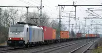 LINEAS Group NV/SA, Bruxelles [B] mit der Railpool Lok  186 447-9  [NVR-Nummer: 91 80 6186 447-9 D-Rpool] und Containerzug am 20.02.20  Durchfahrt Bhf. Golm (Potsdam).