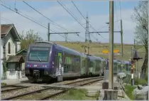 Zwei SNCF Z 23500 TER 2N auf dem Weg nach Genève bei der Durchfahrt in Russin, damals noch unter der Gleichstromfahrleitung. 

1. Mai 2009